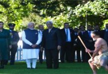 PM Modi NZ Visit: न्यूजीलैंड में पीएम मोदी का पारंपरिक स्वागत, पोविरी समारोह से मिला सम्मान PM Modi NZ Visit