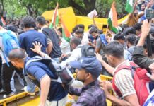 CJP protest : संसद भवन के करीब पहुंचे प्रदर्शनकारी, अमित शाह से मिलने पहुंचे धर्मेंद्र प्रधान; अब तक क्या-क्या हुआ? CJP protest